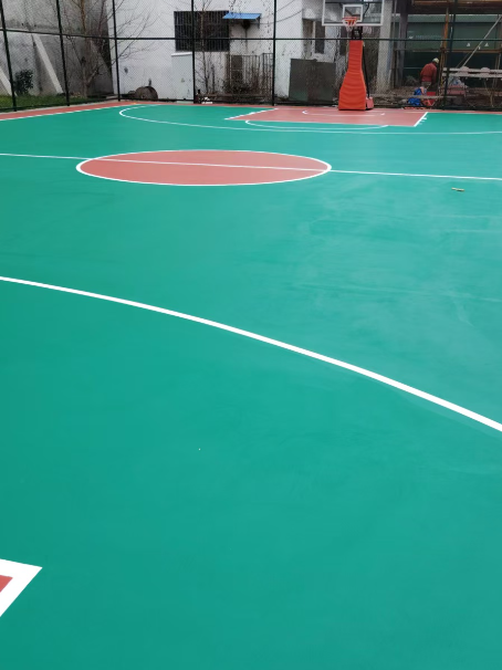 哈巴河 球场长期使用易出现地面开裂
